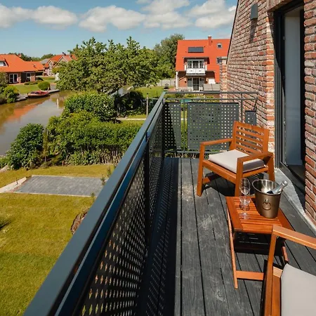 Kuesten Ost Direkte Wasserlage, 2 Balkone, 90qm Greetsiel