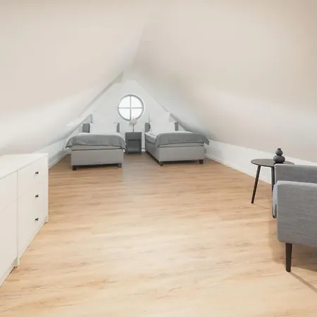 Kuesten Ost Direkte Wasserlage, 2 Balkone, 90qm * Greetsiel