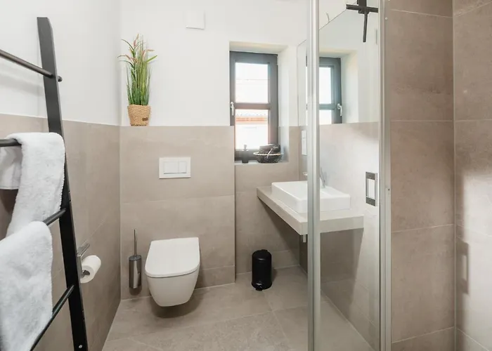 Kuesten Ost Direkte Wasserlage, 2 Balkone, 90qm Greetsiel