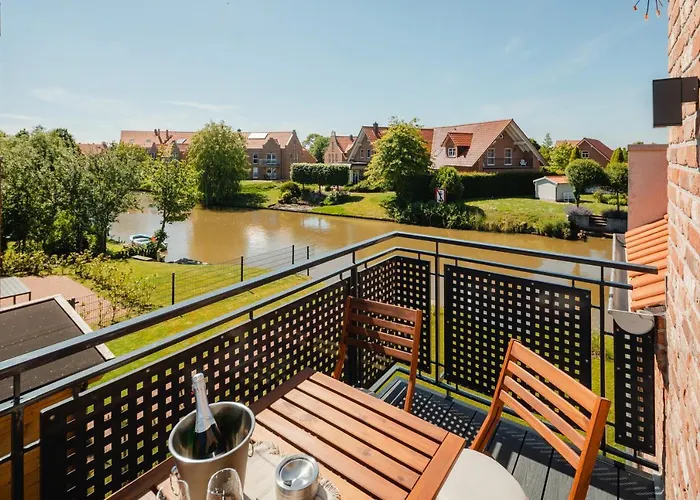 Kuesten Ost Direkte Wasserlage, 2 Balkone, 90qm * Greetsiel