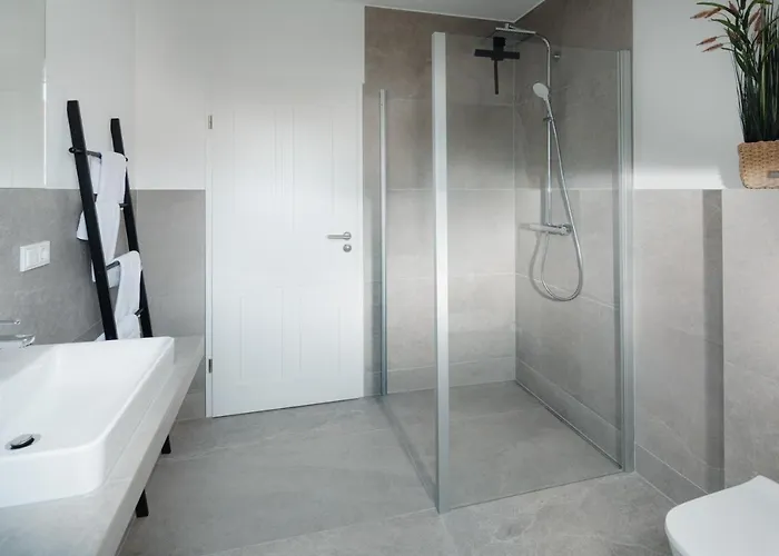 Kuesten Ost Direkte Wasserlage, 2 Balkone, 90qm Appartement *