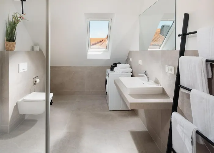 Küsten Ost Direkte Wasserlage, 2 Balkone, 90qm Apartment Greetsiel