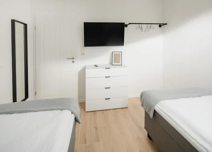 Küsten Ost Direkte Wasserlage, 2 Balkone, 90qm Apartment Greetsiel